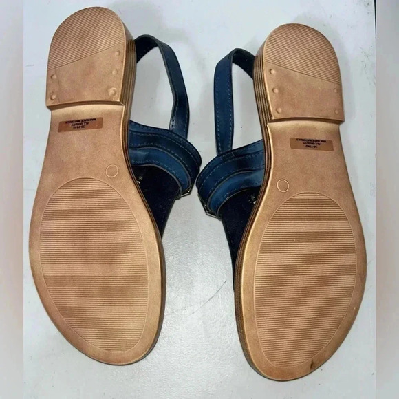 Tuscany By Easy Street women’s T Strap Slingback sandals - Picture 4 of 4